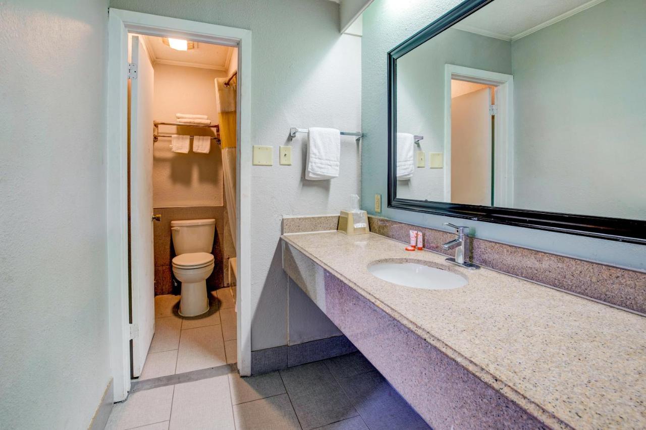 Oyo Hotel Lake Charles La I-10 Bagian luar foto