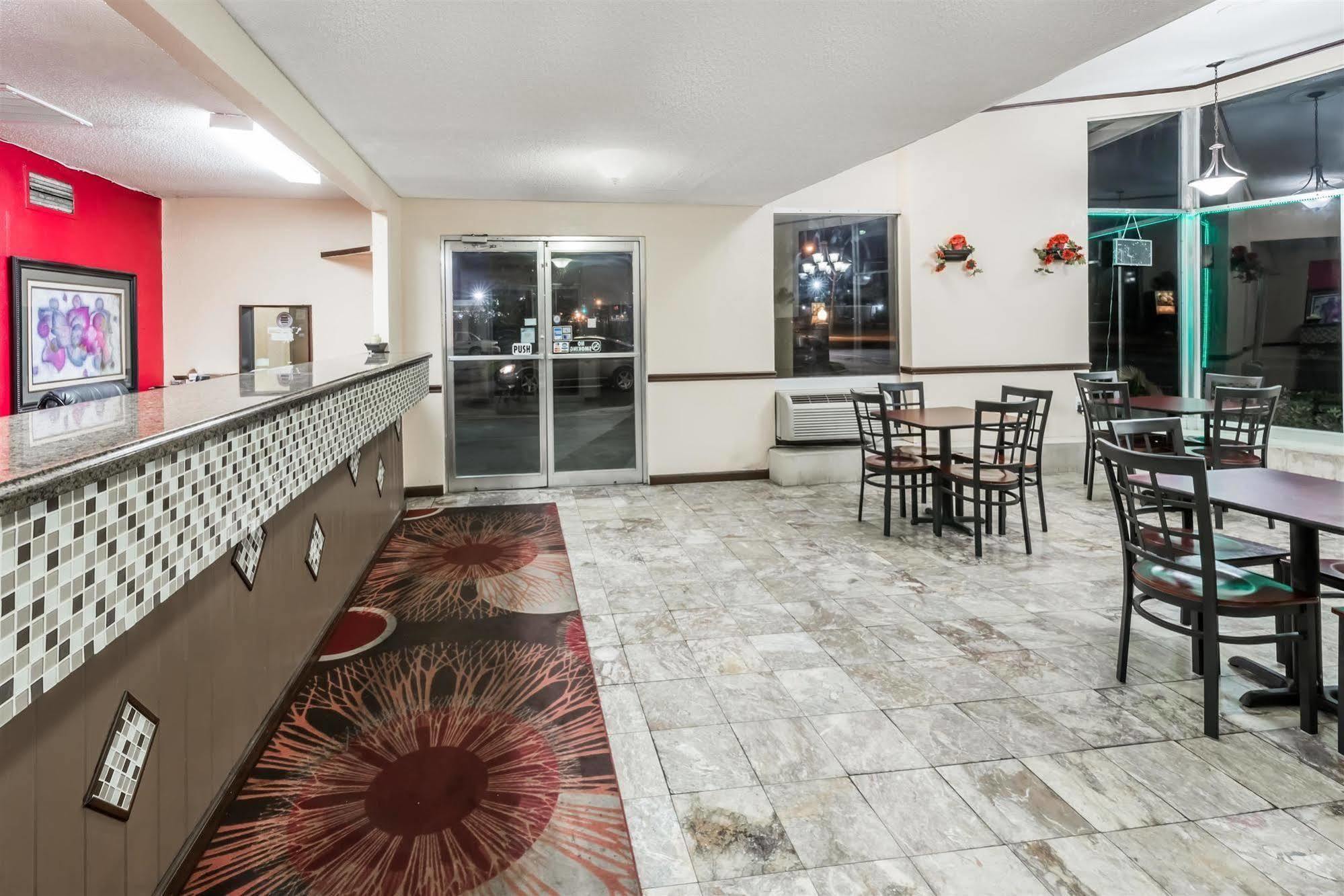 Oyo Hotel Lake Charles La I-10 Bagian luar foto